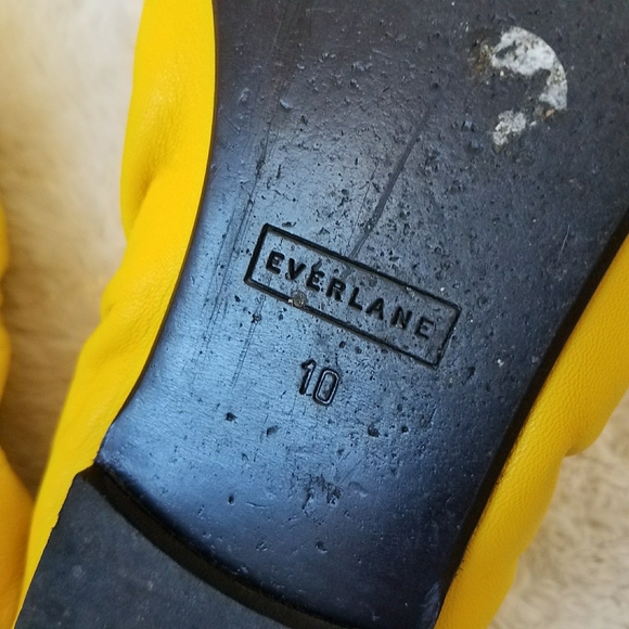 Everlane The Scrunch Leather Flats in Lemon - Picture 6 of 9